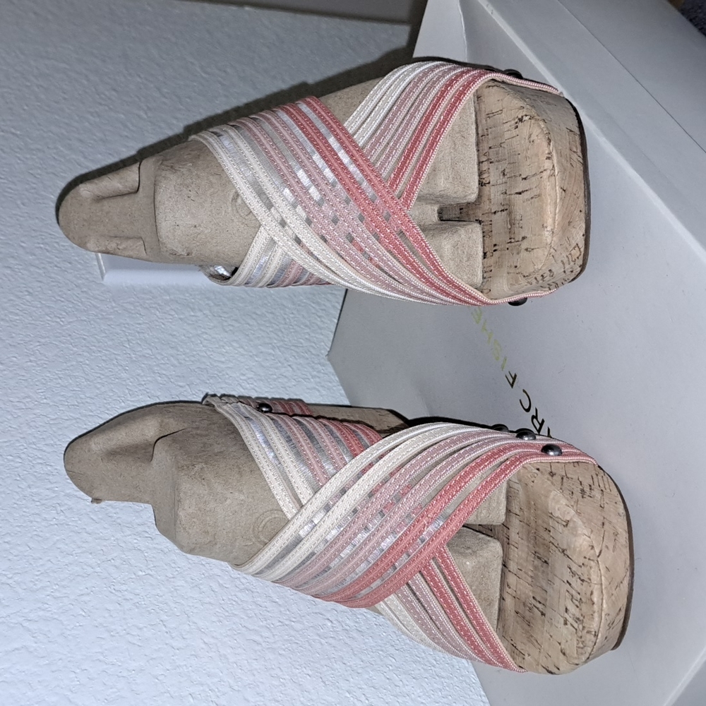 Marc Fisher Zakiya2 size 8.5. Color pink and beige